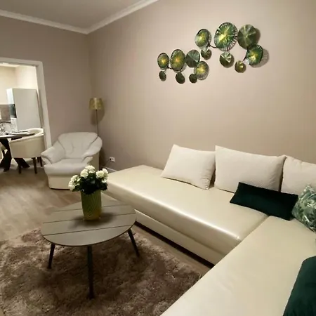 Liget Apartment *